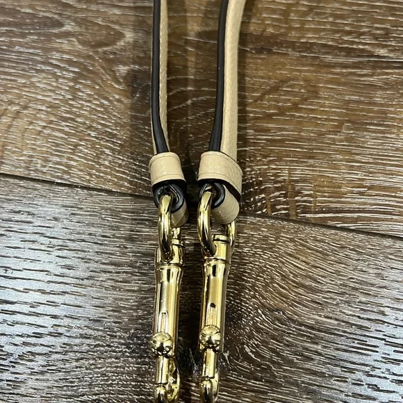 NWOT Coach Cream Leather Crossbody Strap With Gold Hardware - Picture 3 of 8